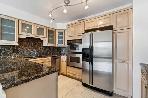 6007 North Sheridan Road Chicago IL 60660