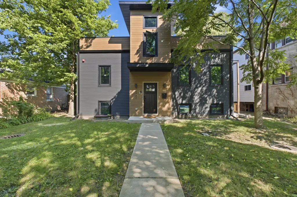 2307 Lake Street Evanston IL 60201