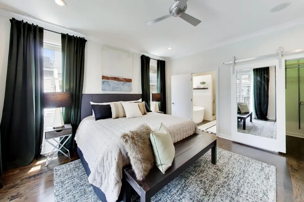 1019 North Honore Street Chicago IL 60622