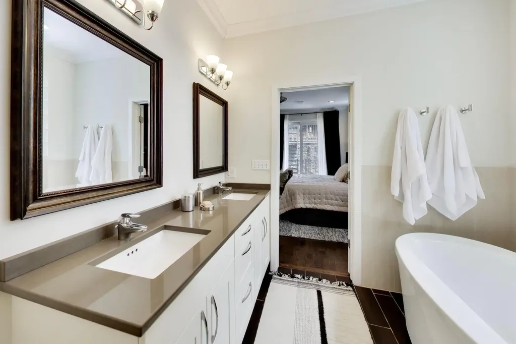 1019 North Honore Street Chicago IL 60622