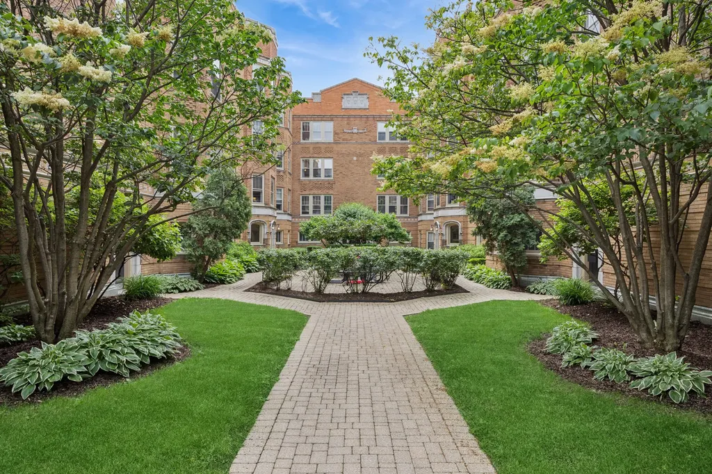 619 Washington Boulevard Oak Park IL 60302