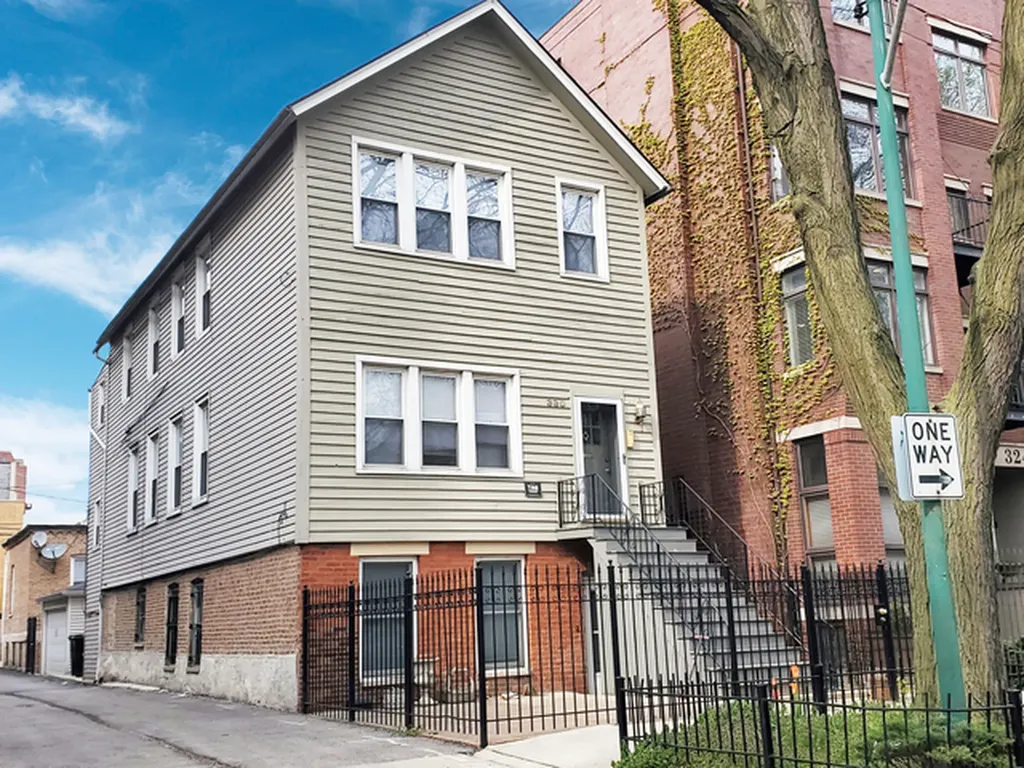 330 West Evergreen Avenue Chicago IL 60610