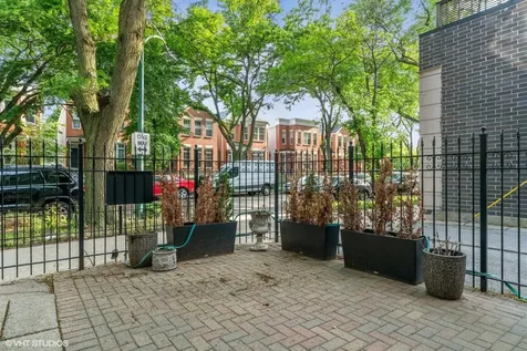 330 West Evergreen Avenue Chicago IL 60610