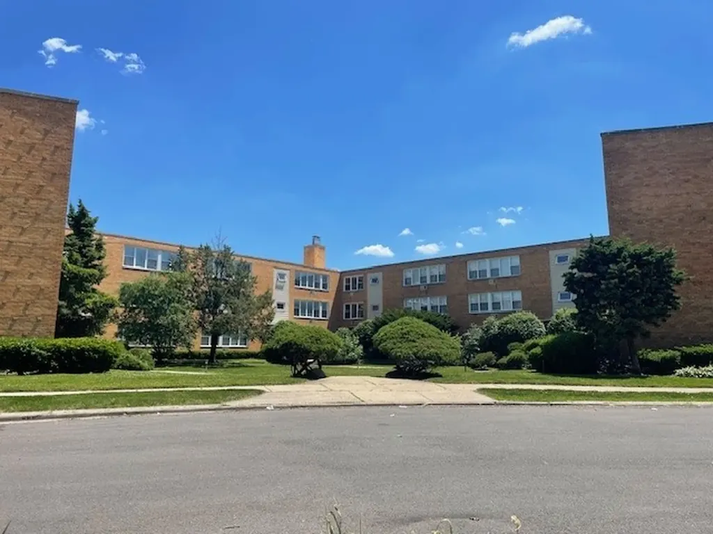 2515 West Jerome Street Chicago IL 60645