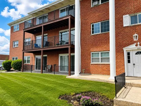 6101 West 94th Street Oak Lawn IL 60453