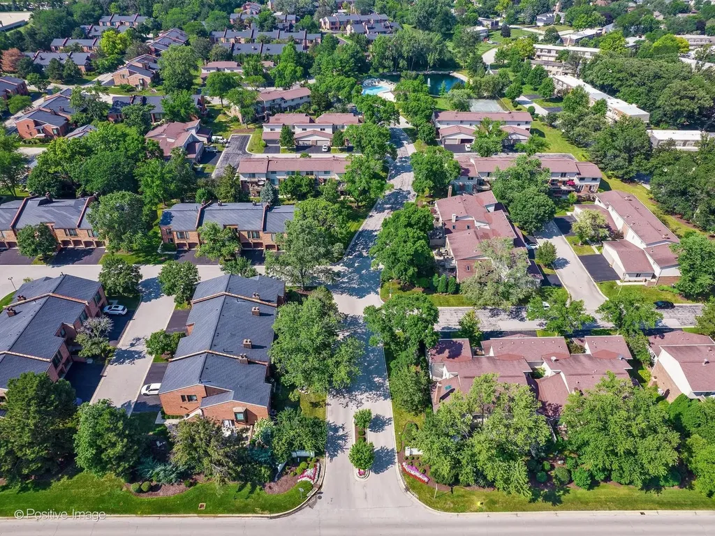 19W182 Ginny Lane E Oak Brook IL 60523