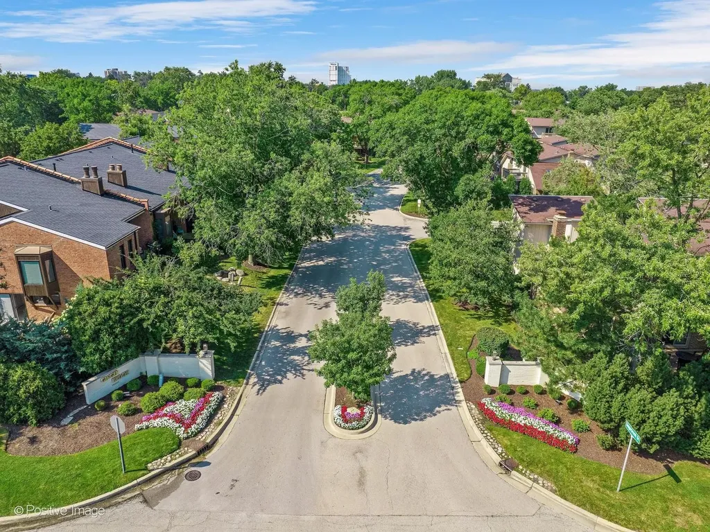 19W182 Ginny Lane E Oak Brook IL 60523