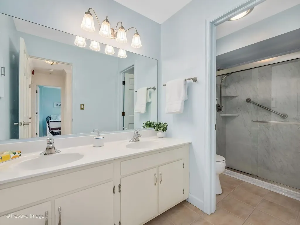 19W182 Ginny Lane E Oak Brook IL 60523