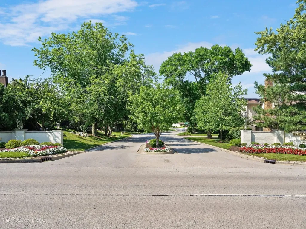 19W182 Ginny Lane E Oak Brook IL 60523