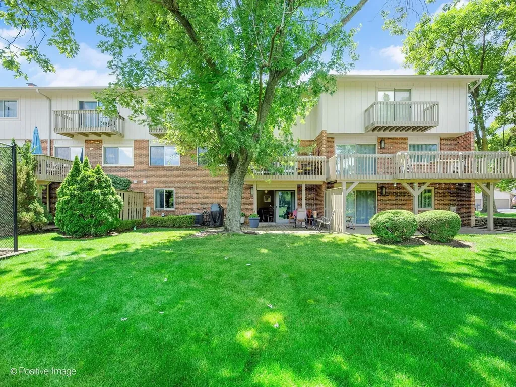19W182 Ginny Lane E Oak Brook IL 60523