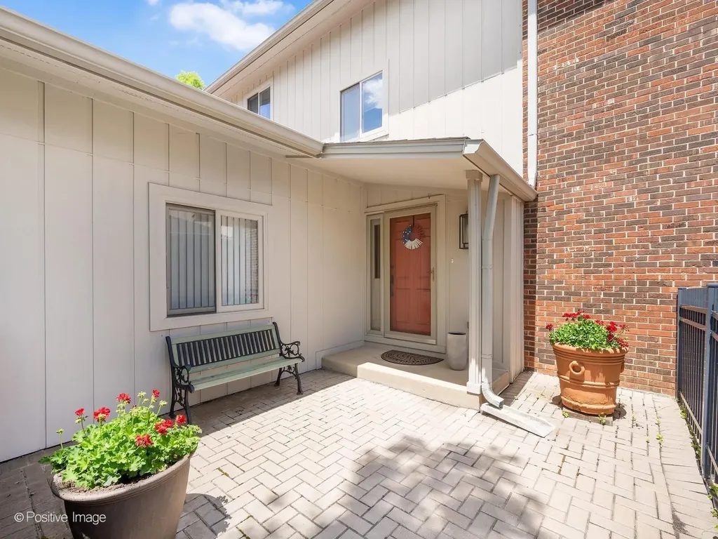 19W182 Ginny Lane E Oak Brook IL 60523