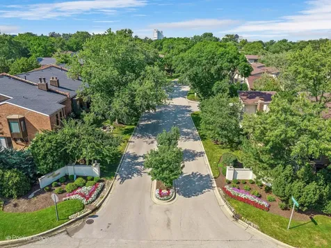 19W182 Ginny Lane E Oak Brook IL 60523