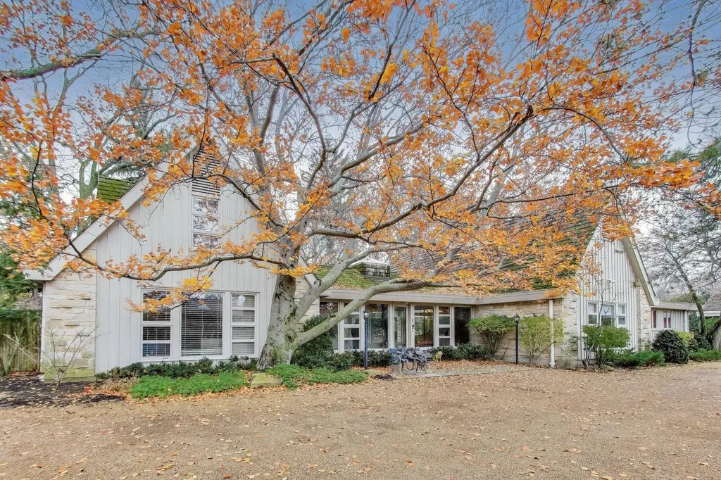 42 Woodley Road Winnetka IL 60093