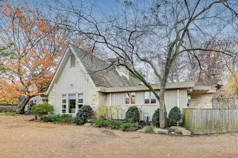 42 Woodley Road Winnetka IL 60093