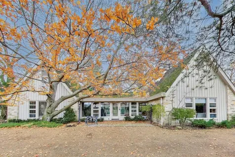 42 Woodley Road Winnetka IL 60093