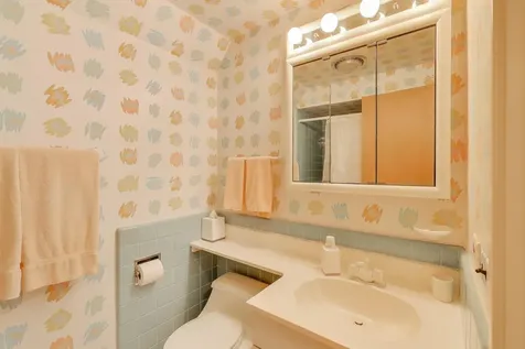42 Woodley Road Winnetka IL 60093