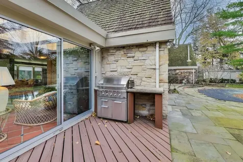 42 Woodley Road Winnetka IL 60093