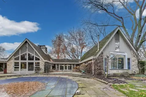 42 Woodley Road Winnetka IL 60093