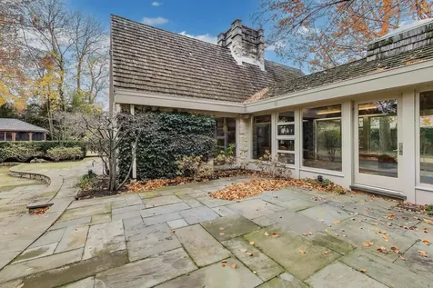 42 Woodley Road Winnetka IL 60093