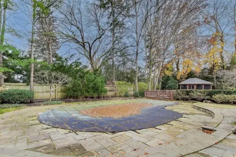 42 Woodley Road Winnetka IL 60093