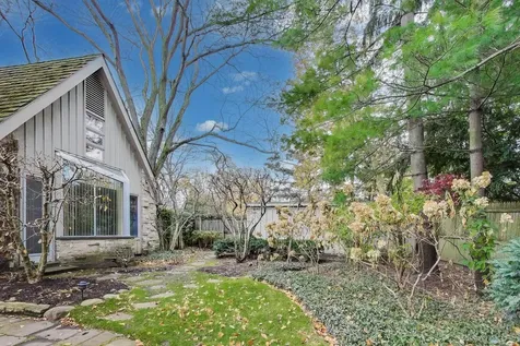 42 Woodley Road Winnetka IL 60093