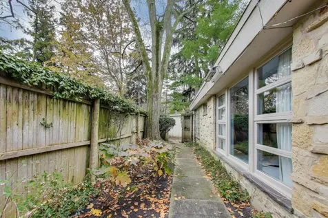 42 Woodley Road Winnetka IL 60093