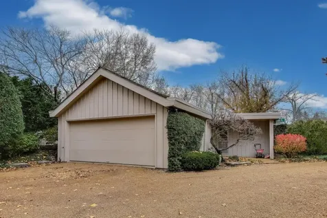 42 Woodley Road Winnetka IL 60093