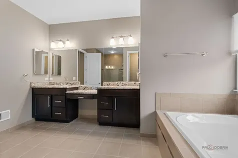 4 Joshua Court South Barrington IL 60010