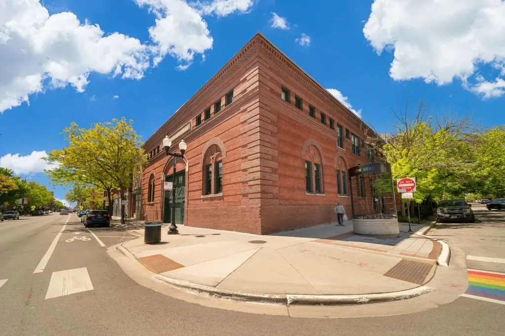 811 West Aldine Avenue Chicago IL 60657