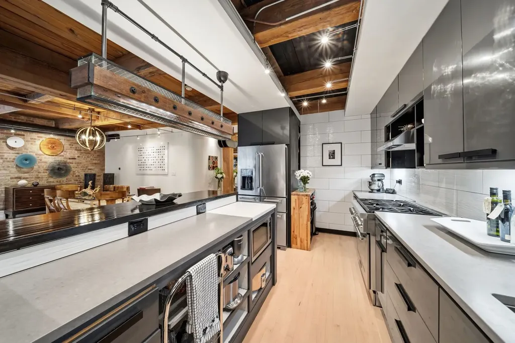 811 West Aldine Avenue Chicago IL 60657