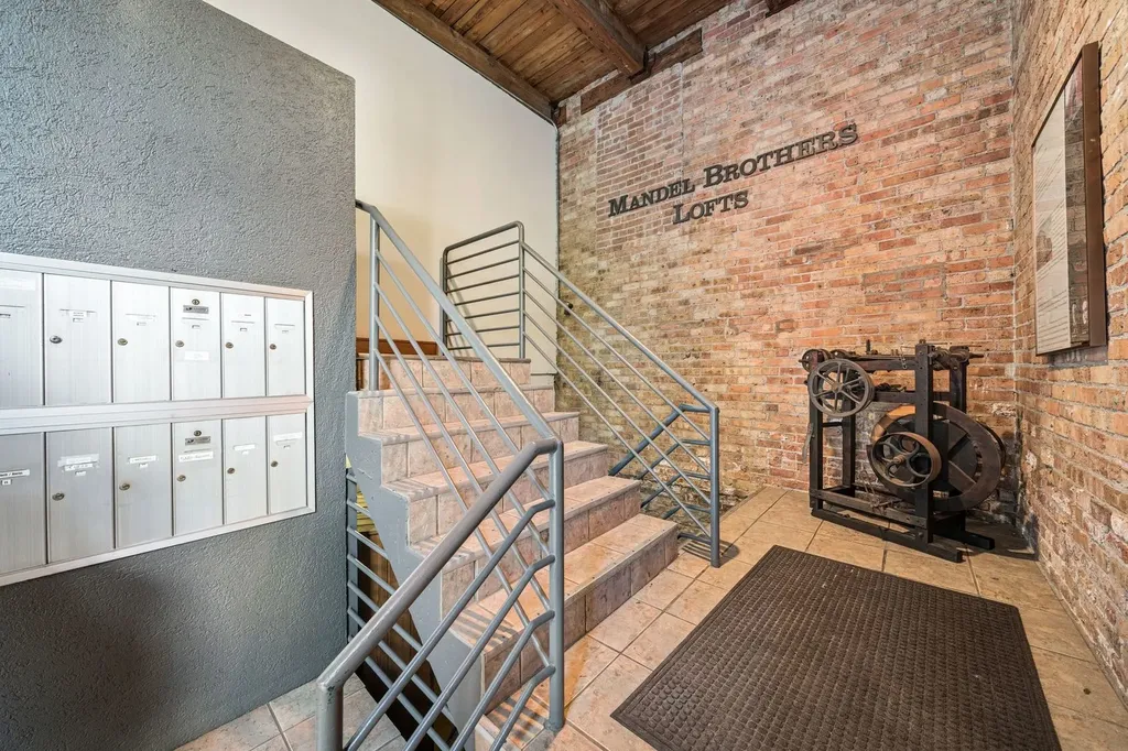 811 West Aldine Avenue Chicago IL 60657