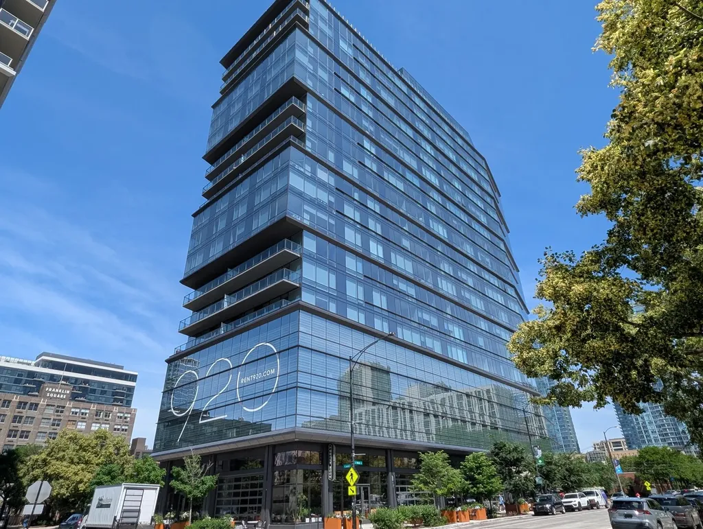 920 North Wells Street Chicago IL 60610