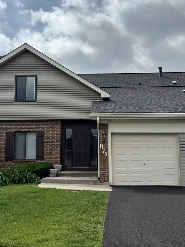 871 Cross Creek Court Roselle IL 60172