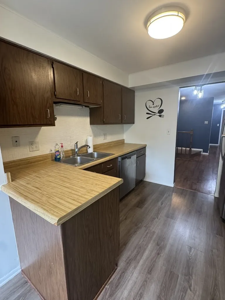 871 Cross Creek Court Roselle IL 60172