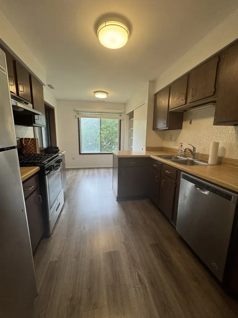 871 Cross Creek Court Roselle IL 60172