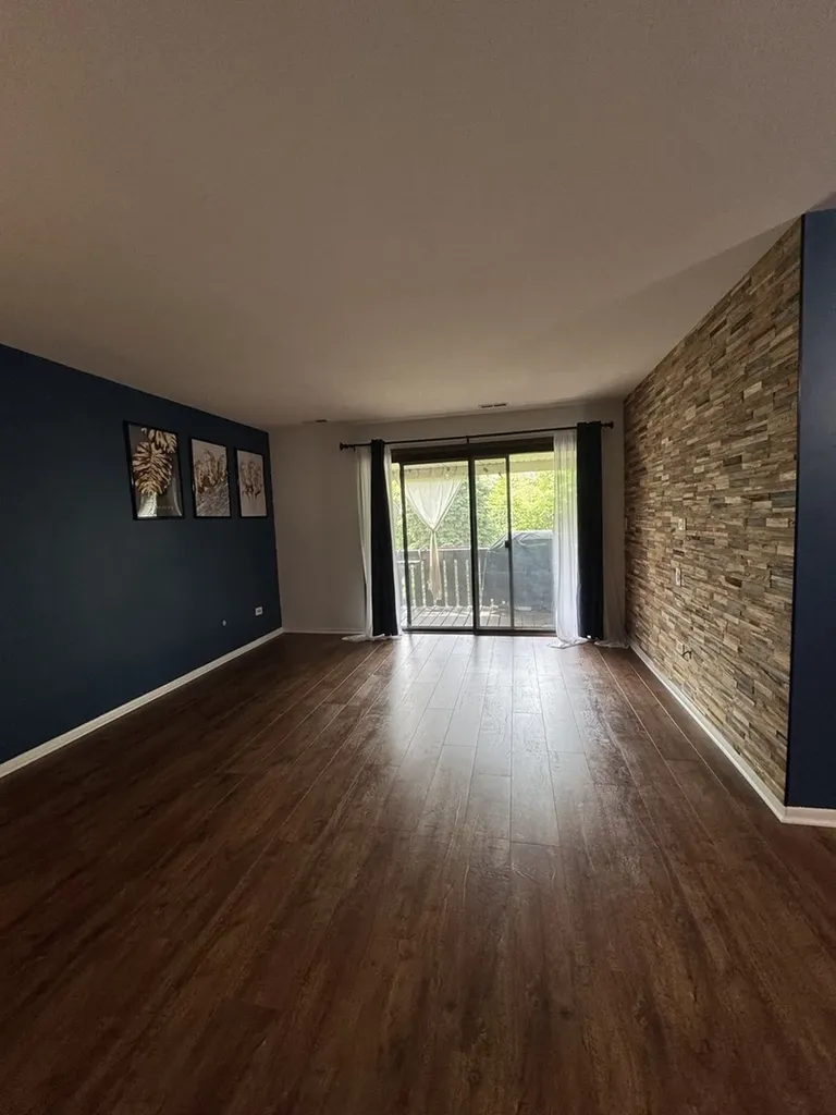 871 Cross Creek Court Roselle IL 60172
