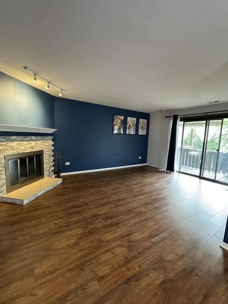 871 Cross Creek Court Roselle IL 60172