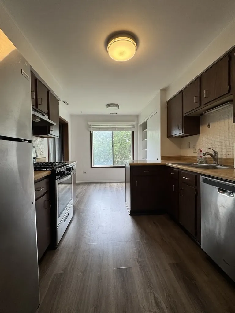 871 Cross Creek Court Roselle IL 60172