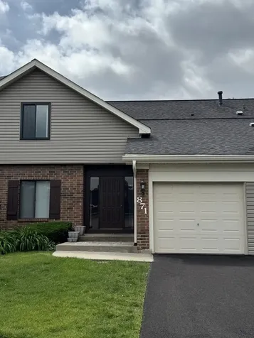 871 Cross Creek Court Roselle IL 60172