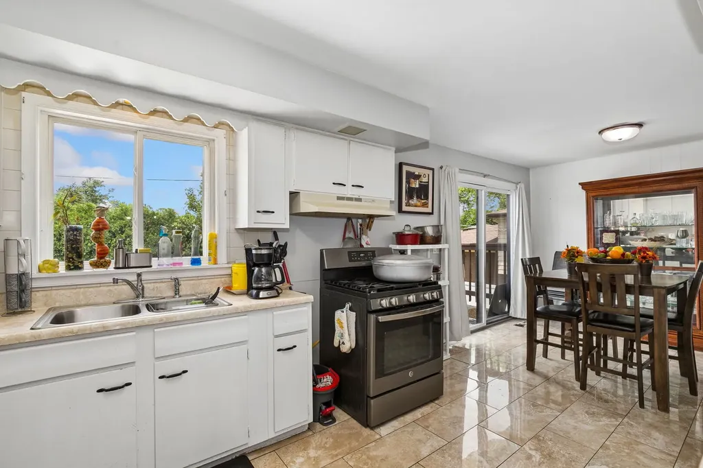 356 West Park Avenue Addison IL 60101
