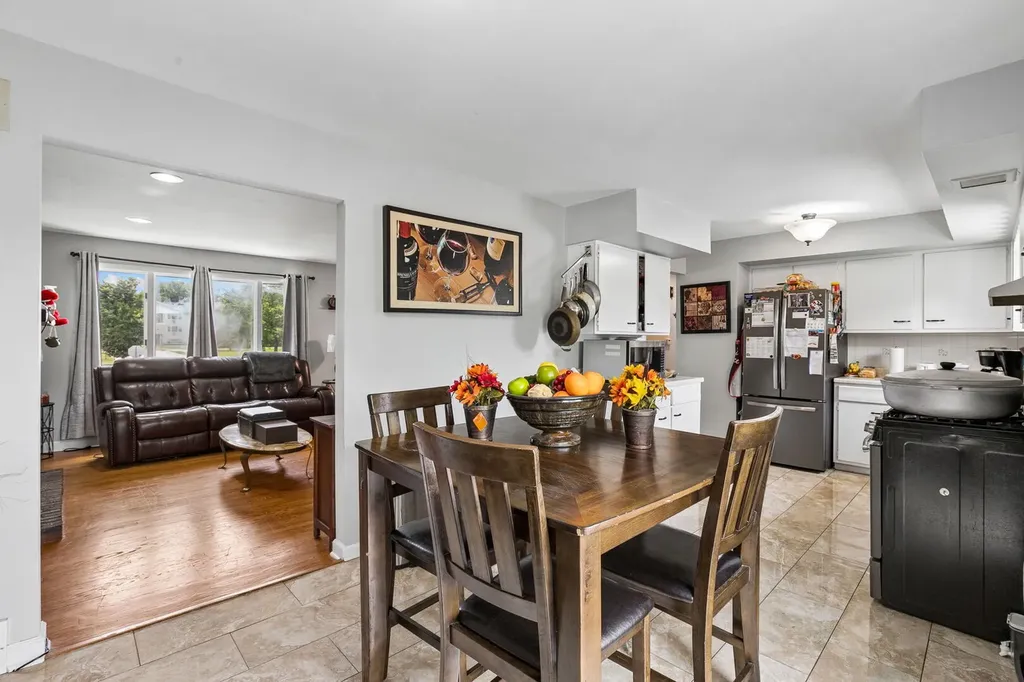356 West Park Avenue Addison IL 60101
