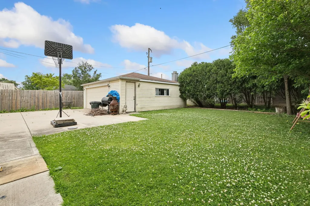 356 West Park Avenue Addison IL 60101