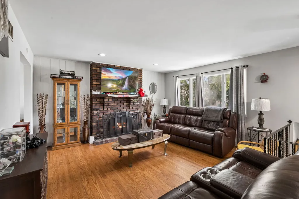 356 West Park Avenue Addison IL 60101