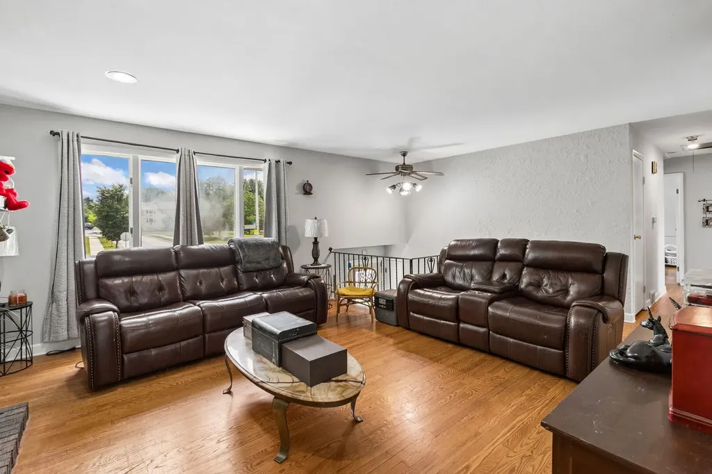 356 West Park Avenue Addison IL 60101