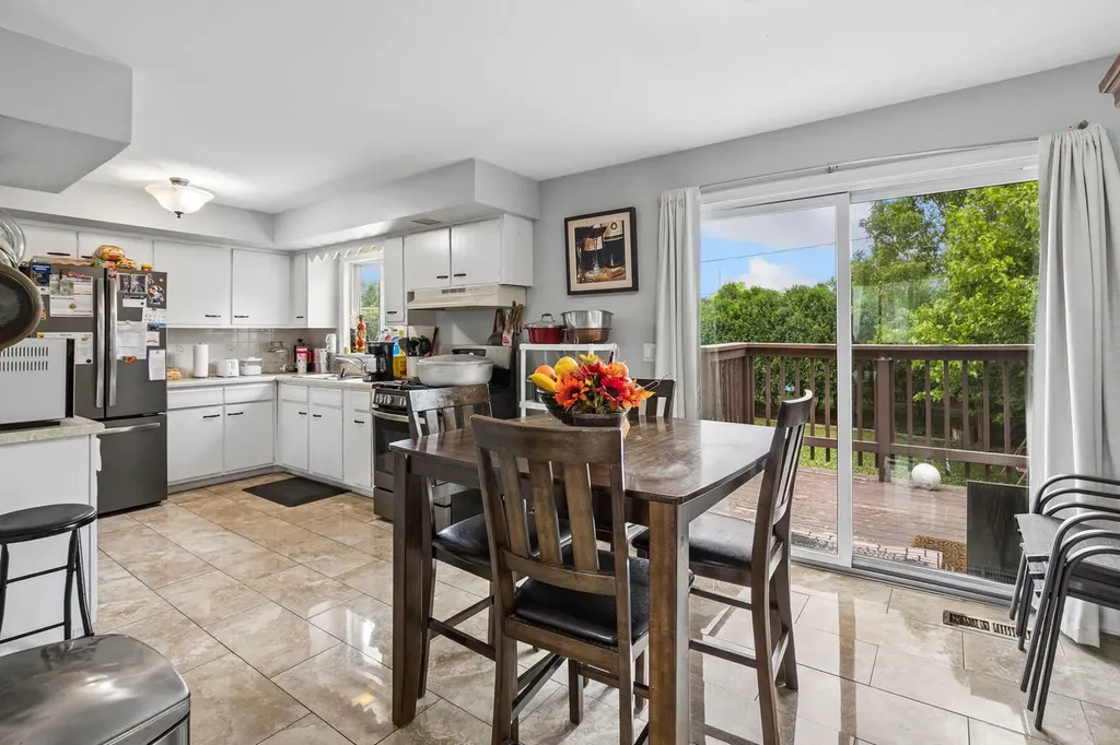356 West Park Avenue Addison IL 60101