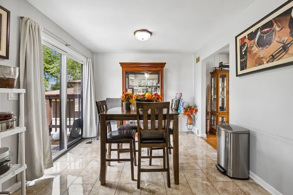 356 West Park Avenue Addison IL 60101