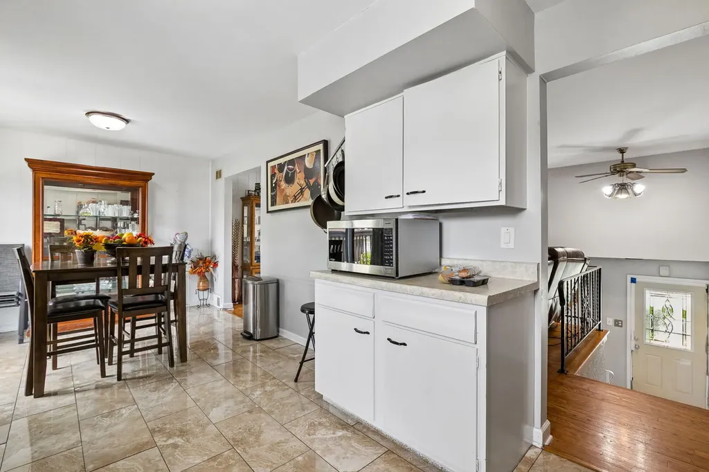 356 West Park Avenue Addison IL 60101