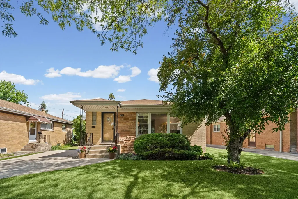 3818 Isabel Street Skokie IL 60076