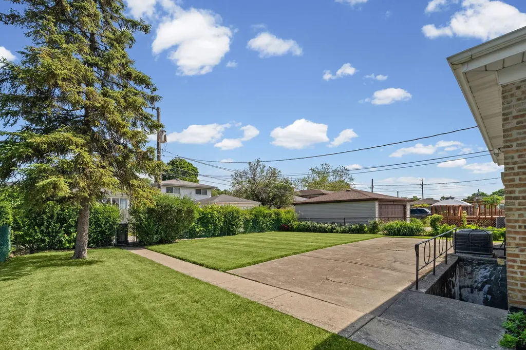 3818 Isabel Street Skokie IL 60076