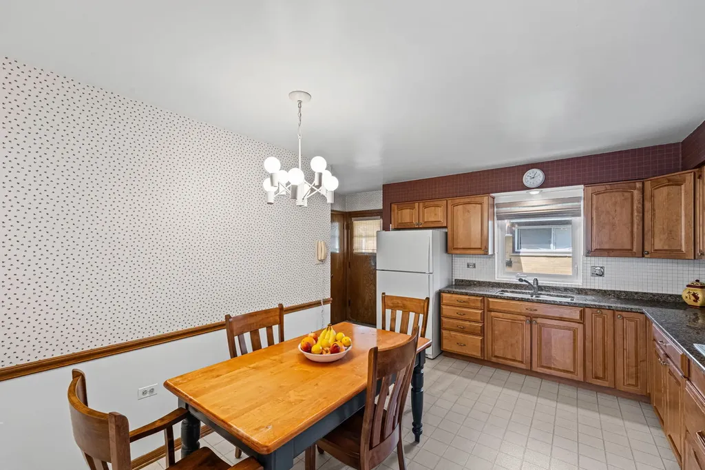 3818 Isabel Street Skokie IL 60076
